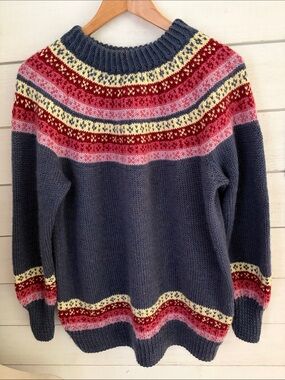 VTG womens hand knit fair isle wool sweater blue pink Nordic cottagecore size S